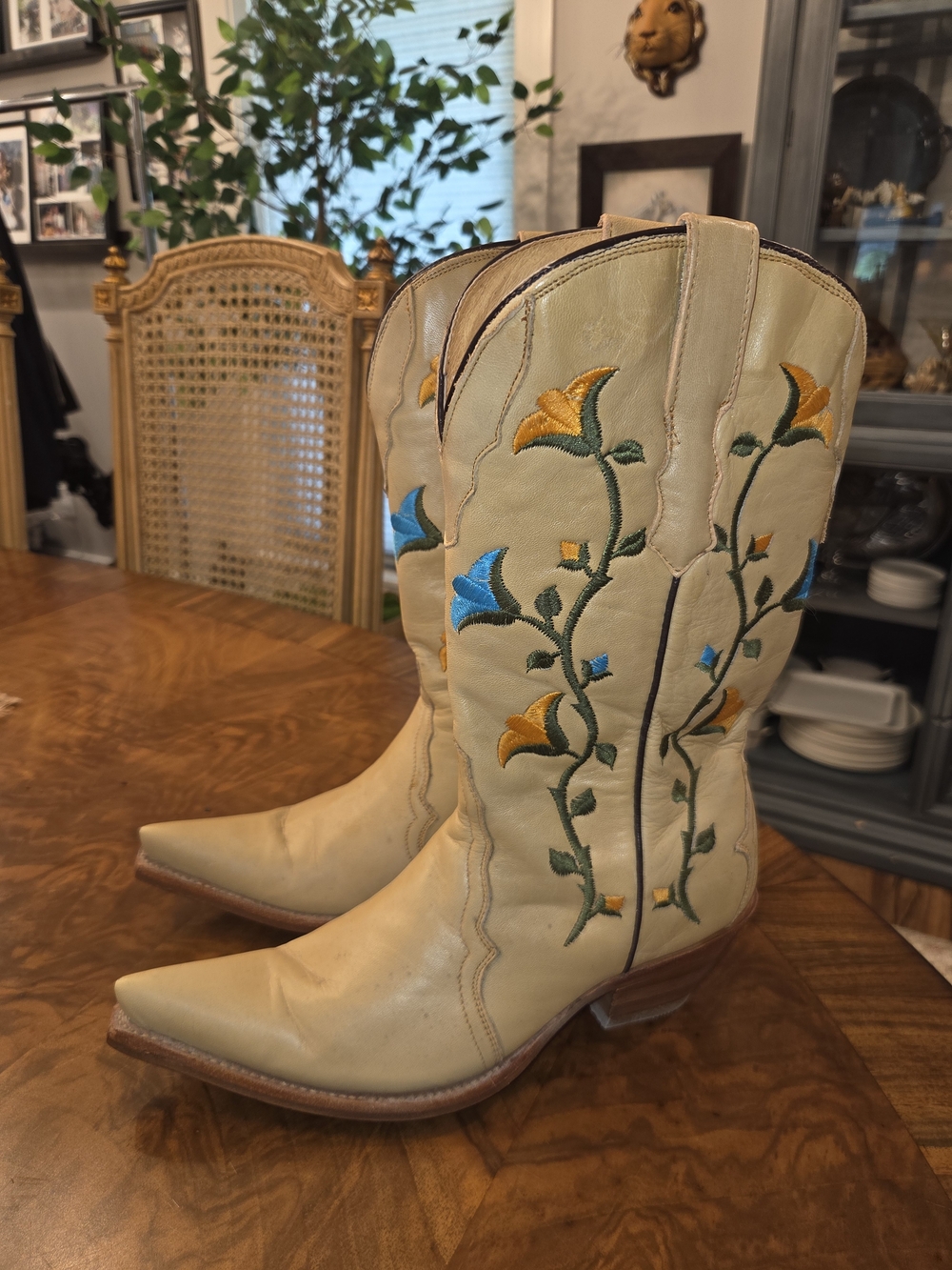 Embroidered Cream Western Ankle Boots with Floral Motif
